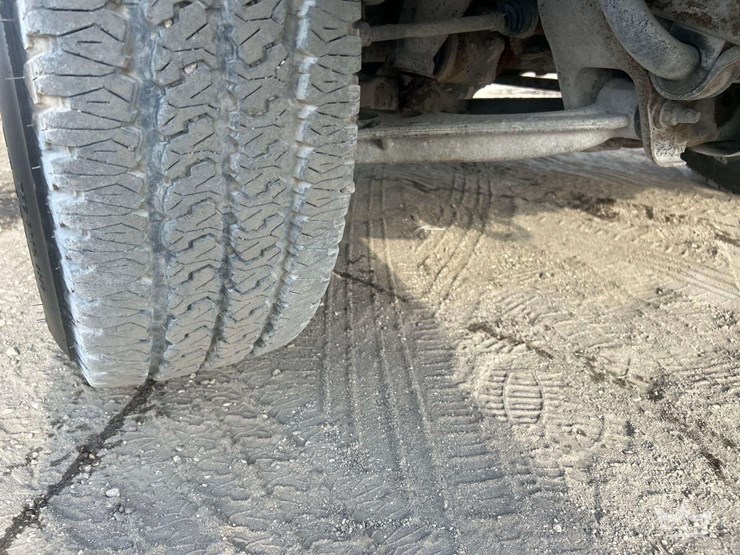 2012-chevrolet-silverado-2500hd-image-28