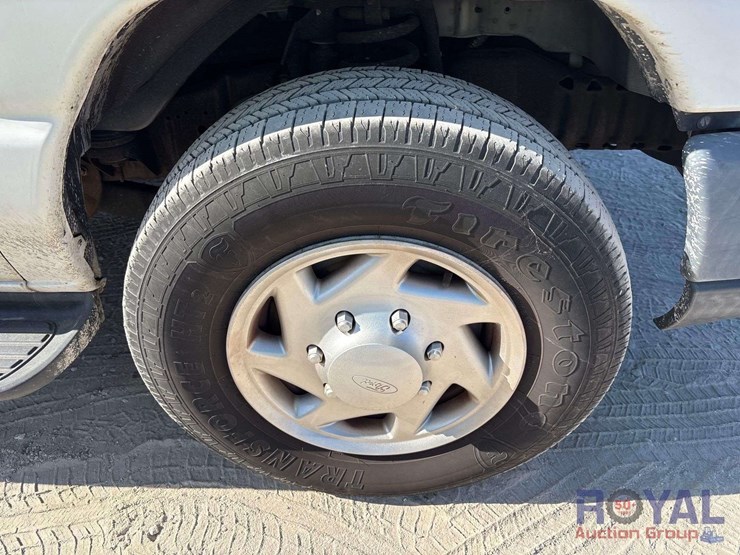 2013-ford-cargo-image-24