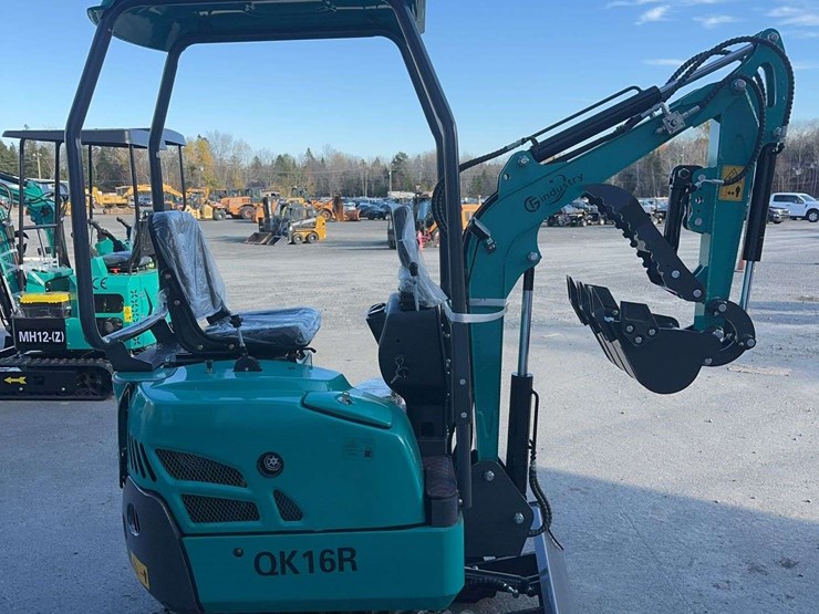 2025-cfg-qk16r-mini-excavator-image-4