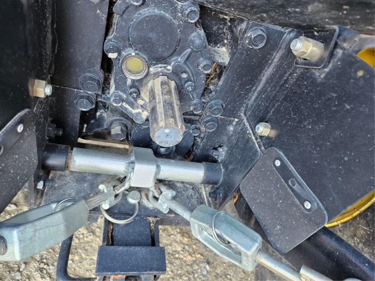 john-deere-2320-image-16