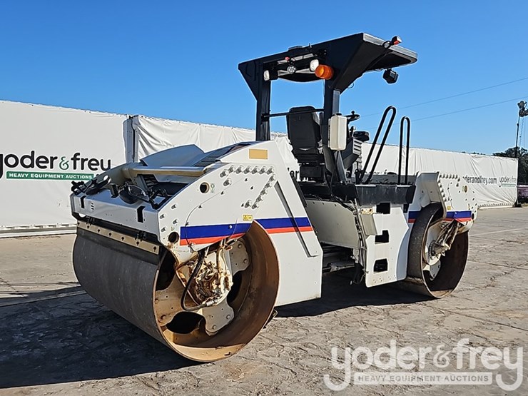 2014-caterpillar-cb54xw-image-5