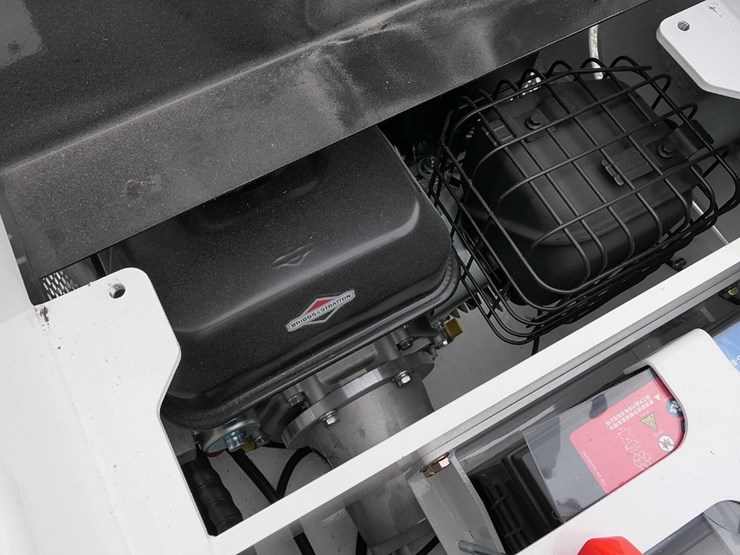 shandong-lp630-ride-on-crawler-mini-skidsteer,-sn:20250811057,-b&s-13hp-gas-image-7