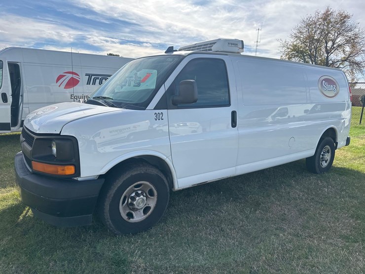 2017-chevrolet-express-g3500-image-1