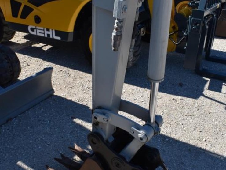 takeuchi-tb230-image-3