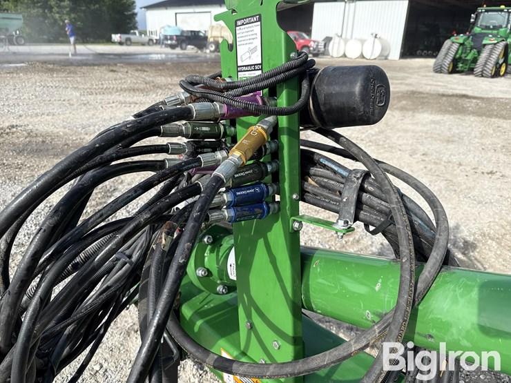 2020-john-deere-2660vt-image-11