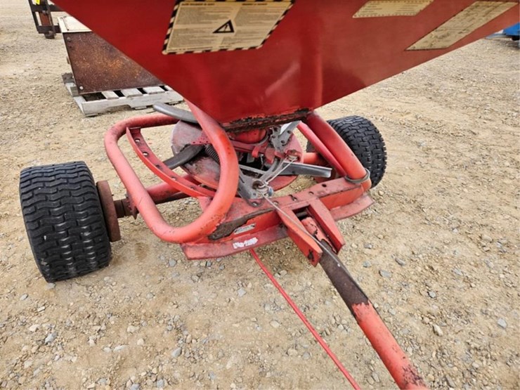 #3113-•-lely-pull-type-broad-cast-seeder-image-9