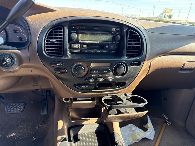 2004-toyota-sequoia-image-29