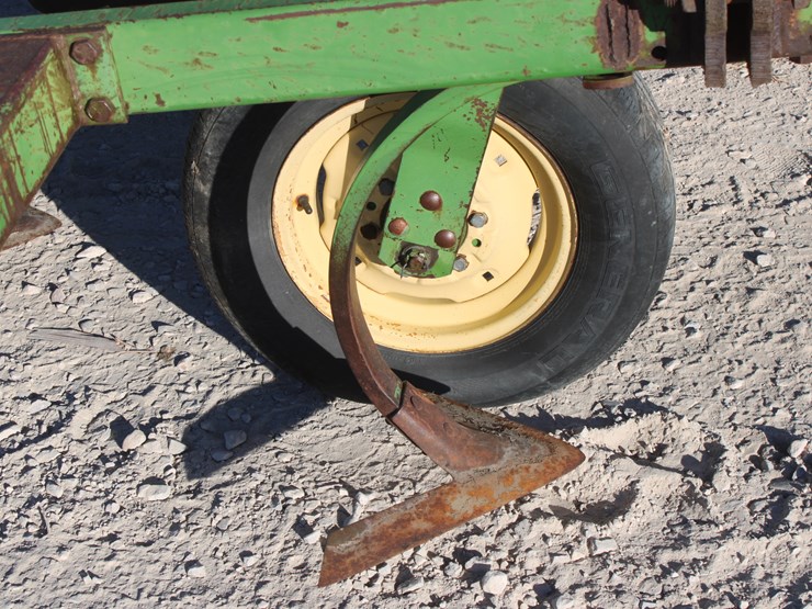 john-deere-100-image-17