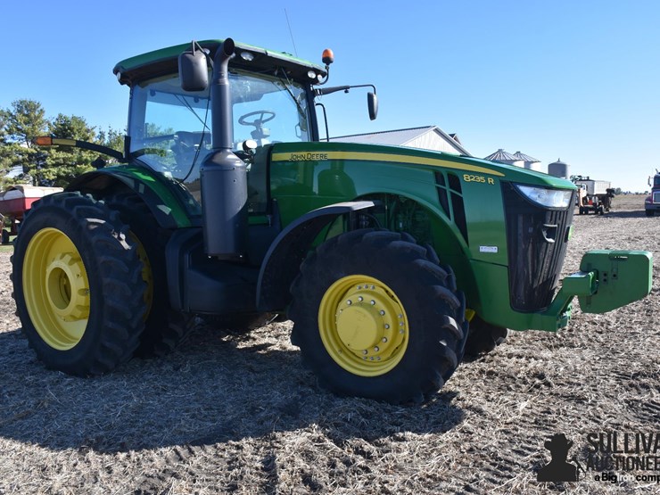 2013-john-deere-8235r-image-3