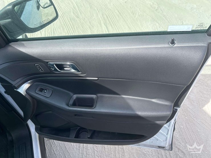 2013-ford-explorer-image-24