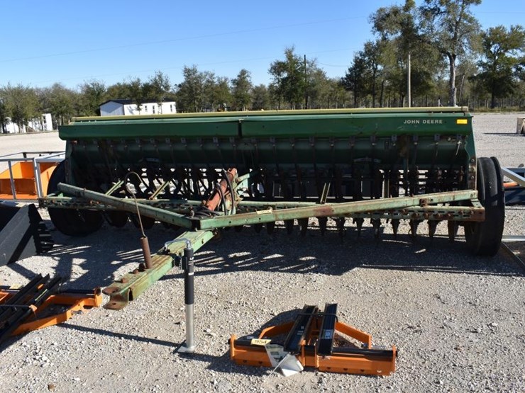 john-deere-8300-image-1