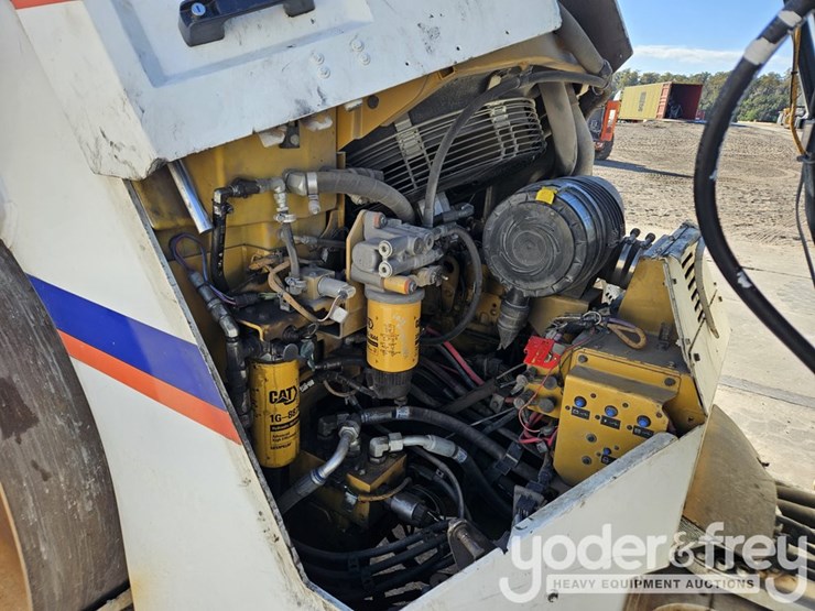 2014-caterpillar-cb54xw-image-19