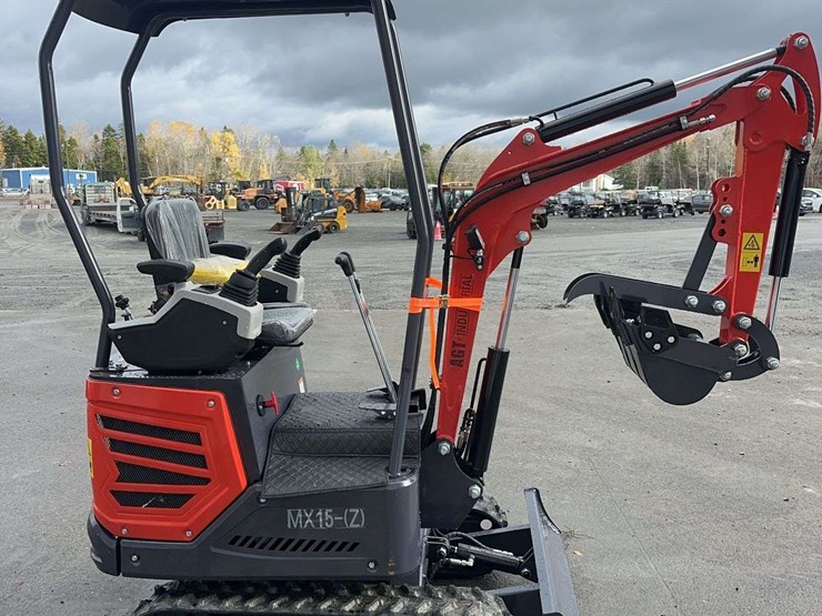 2025-agt-mx15z-mini-excavator-image-4
