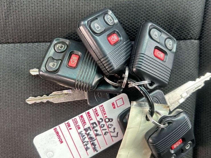 2016-ford-explorer-image-32