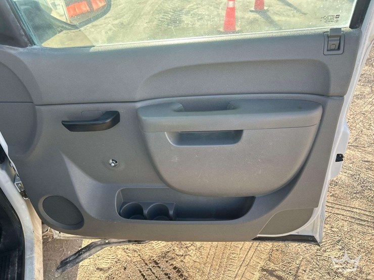 2012-chevrolet-silverado-2500hd-image-19