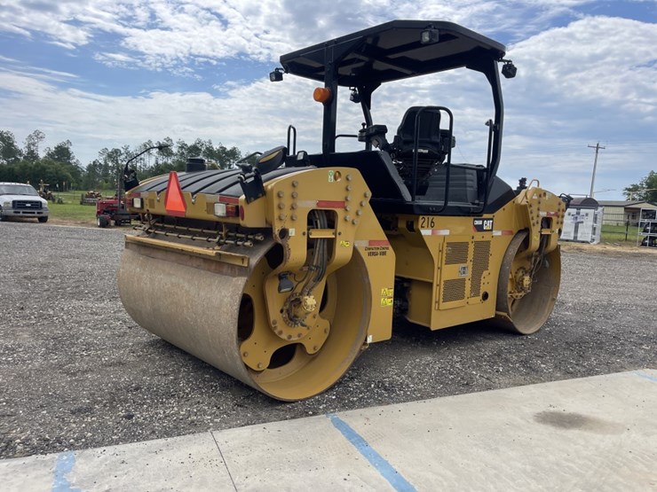 2017-caterpillar-cb66b-image-3