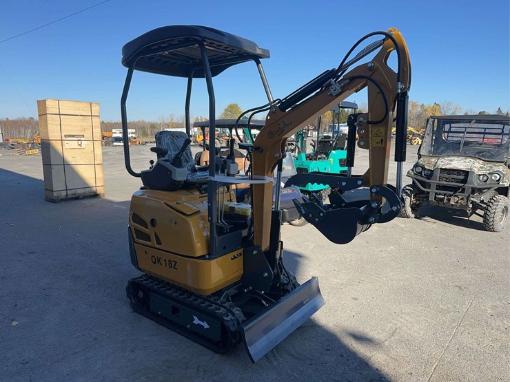 2025-agt-qk18z-mini-excavator-image-3