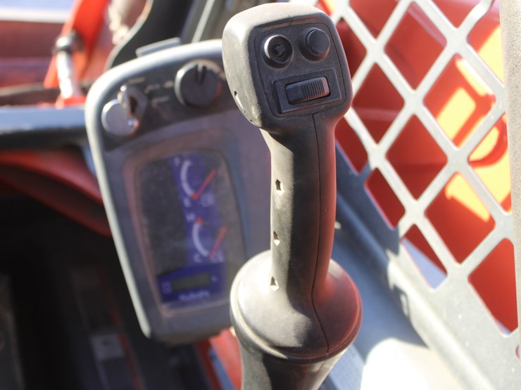 kubota-ssv65-image-19