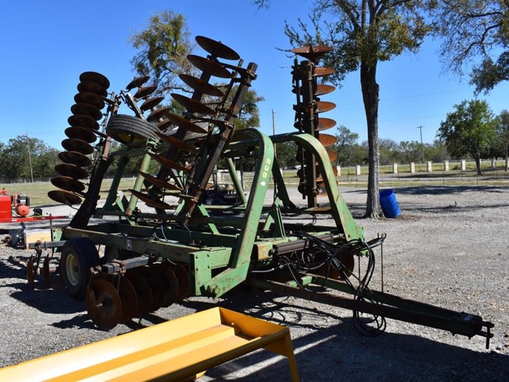 john-deere-235-image-2