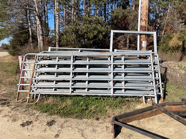 #5924a-•-galvanized-corral-with-walk-through-gate-image-2