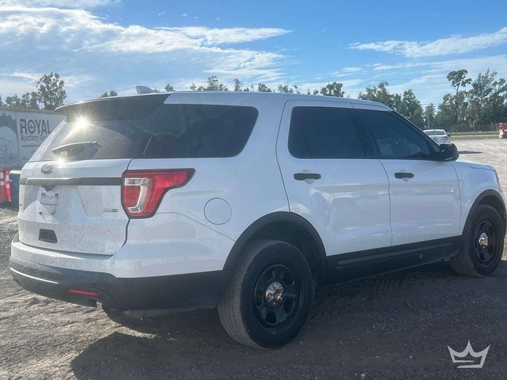 2016-ford-explorer-image-3