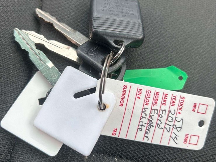 2017-ford-explorer-image-35