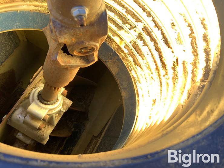 harvest-international-h1084xt-torpedo-auger-w/swing-hopper-image-15