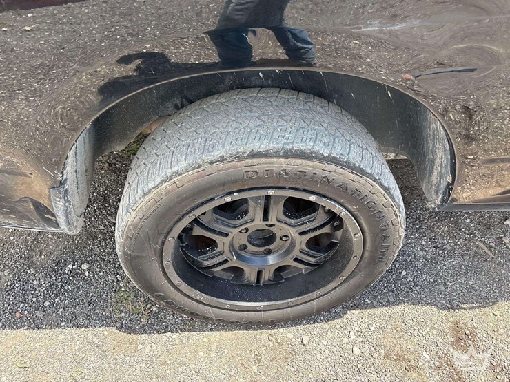 2014-ram-1500-4x4-crew-cab-pickup-truck-image-28