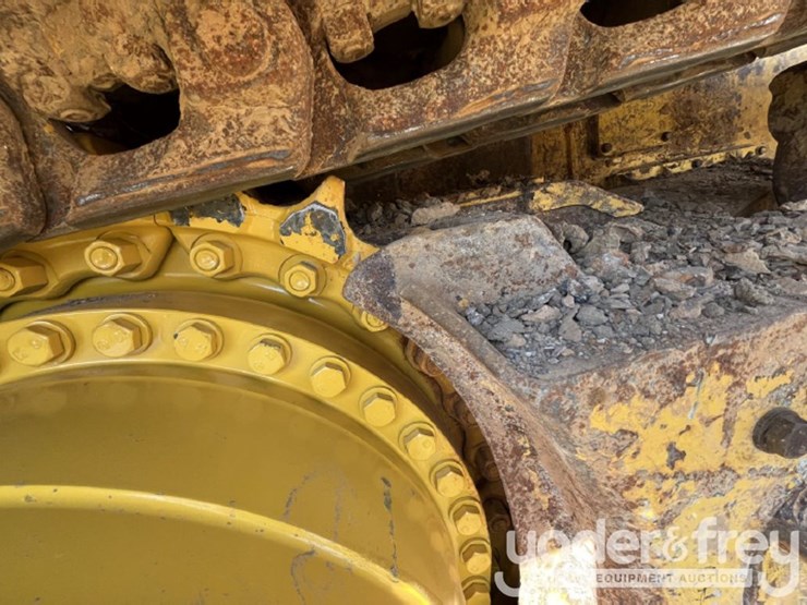 2023-komatsu-d61pxi-24-image-8