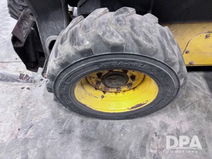 2011-new-holland-l218-image-20