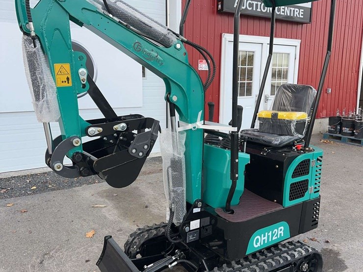 2025-cfg-qh12r-mini-excavator-image-1