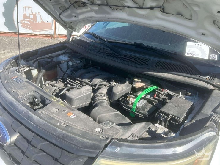 2016-ford-explorer-image-18