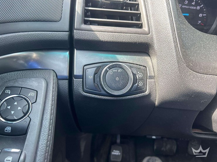 2013-ford-explorer-image-17