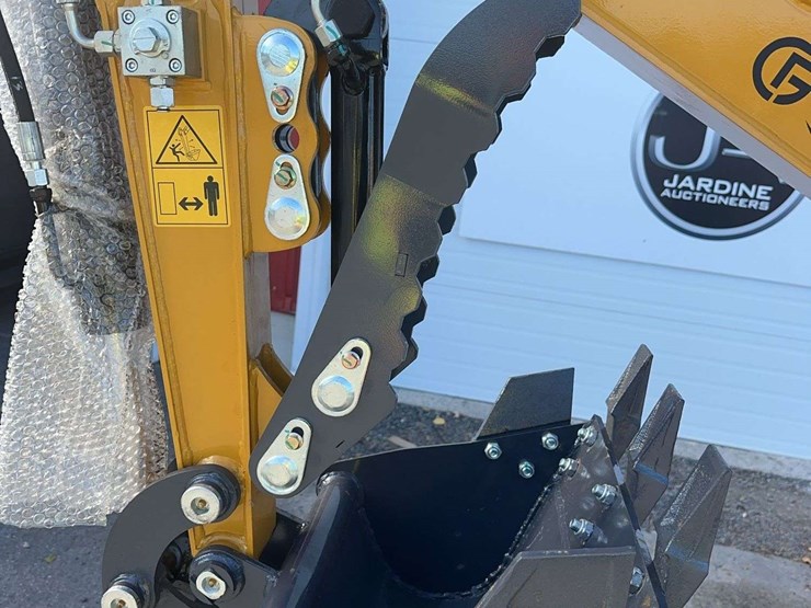 2025-cfg-qk18r-mini-excavator-image-9