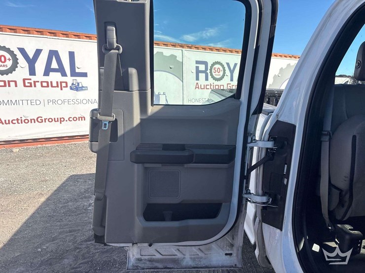2017-ford-f-350-ext.-cab-pickup-truck-image-18