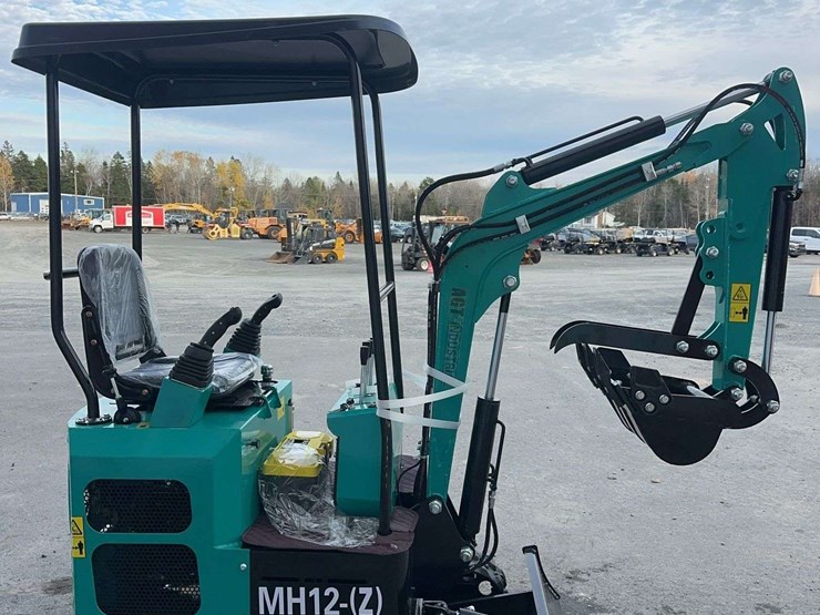 2025-agt-mh12z-mini-excavator-image-4
