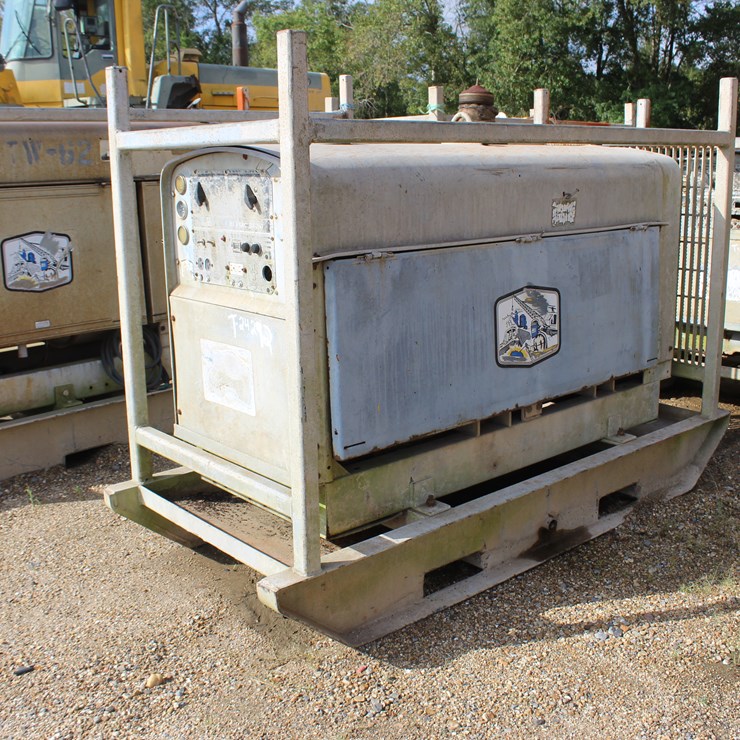 #2556 • LINCOLN WELDER | PARTS OR REPAIR