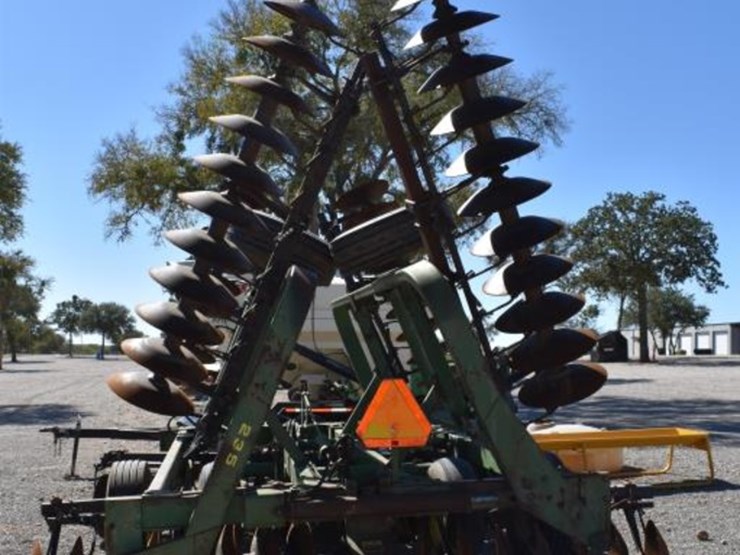 john-deere-235-image-4