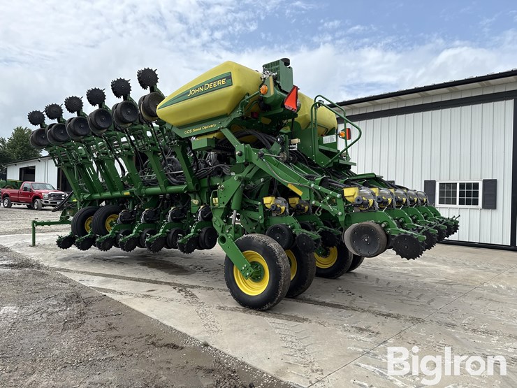 john-deere-16-image-7