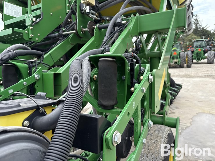 john-deere-16-image-19
