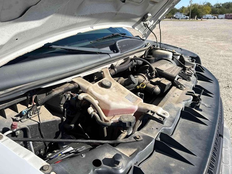 2013-chevrolet-express-3500-passenger-van-image-9