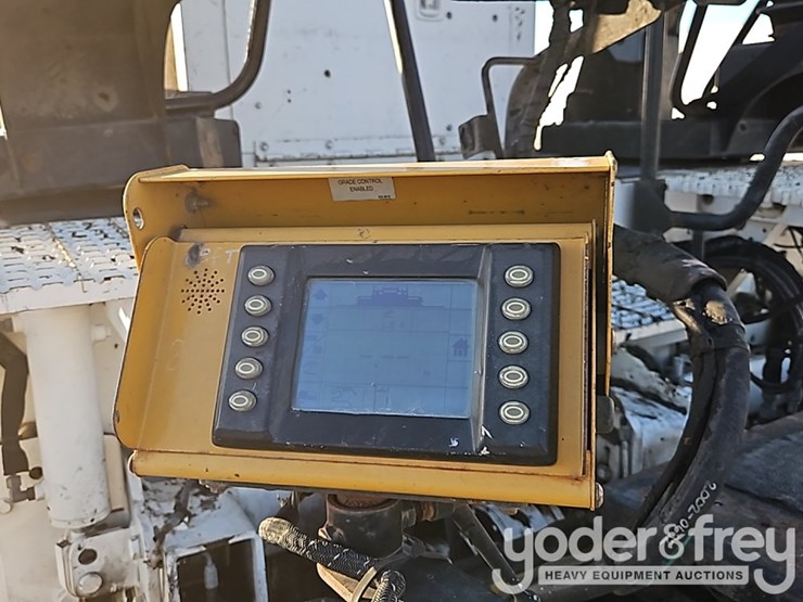 2015-caterpillar-ap-655d-image-27