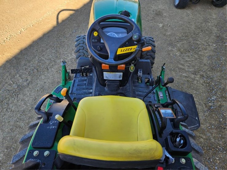 john-deere-2320-image-17