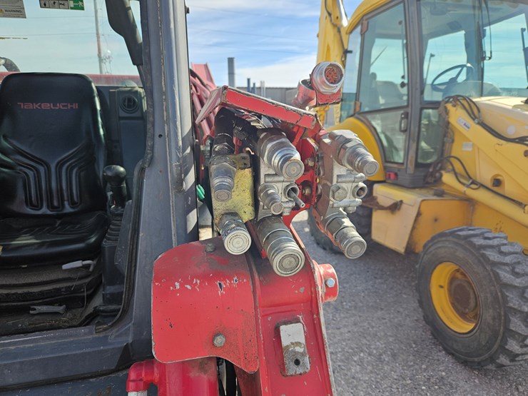 takeuchi-tl12v2-image-4