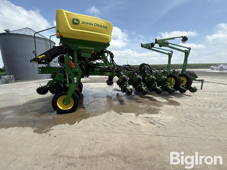 2022-john-deere-1775-image-5