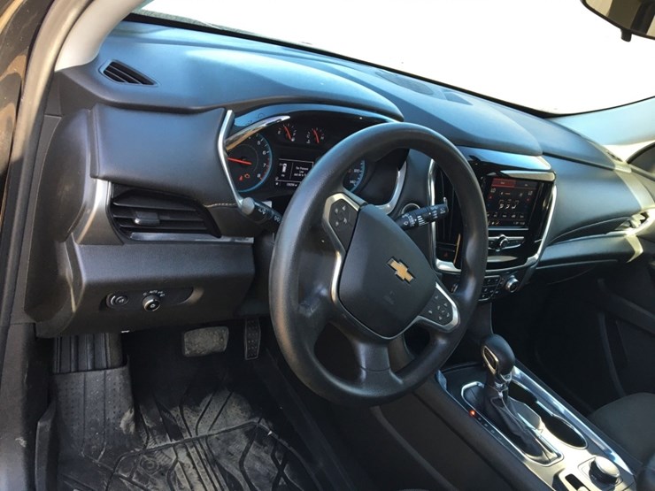 2021-chevrolet-traverse-ls-image-7