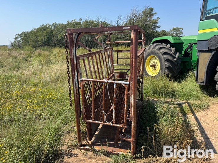 livestock-squeeze-chute-image-2