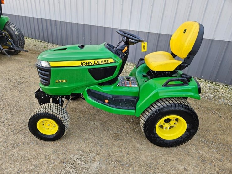 john-deere-x730-image-2