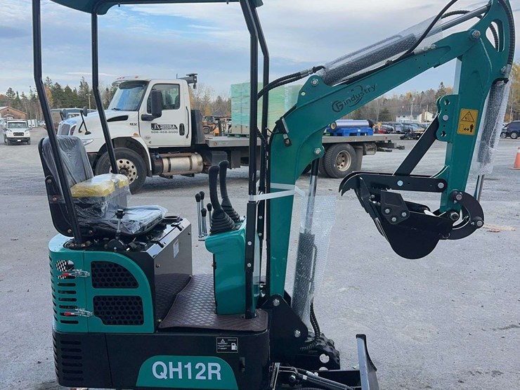 2025-cfg-qh12r-mini-excavator-image-4