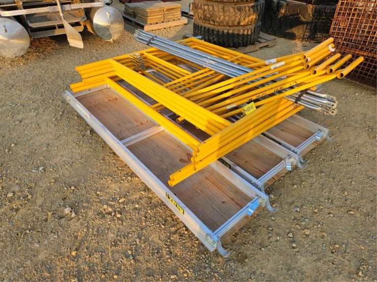 #3141-•-new-scaffold-with-3-walk-planks-image-1